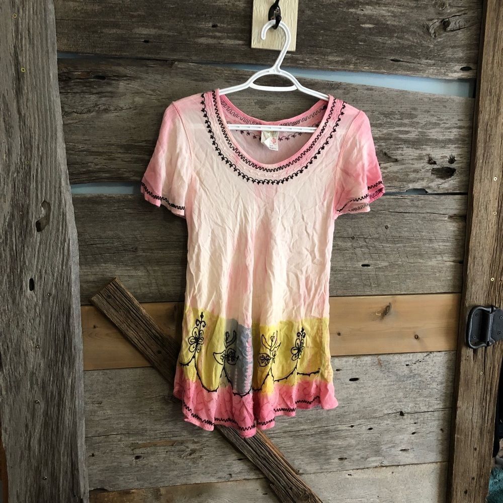 𝅺INDIA Boutique plus size Pink lightweight embroidered top